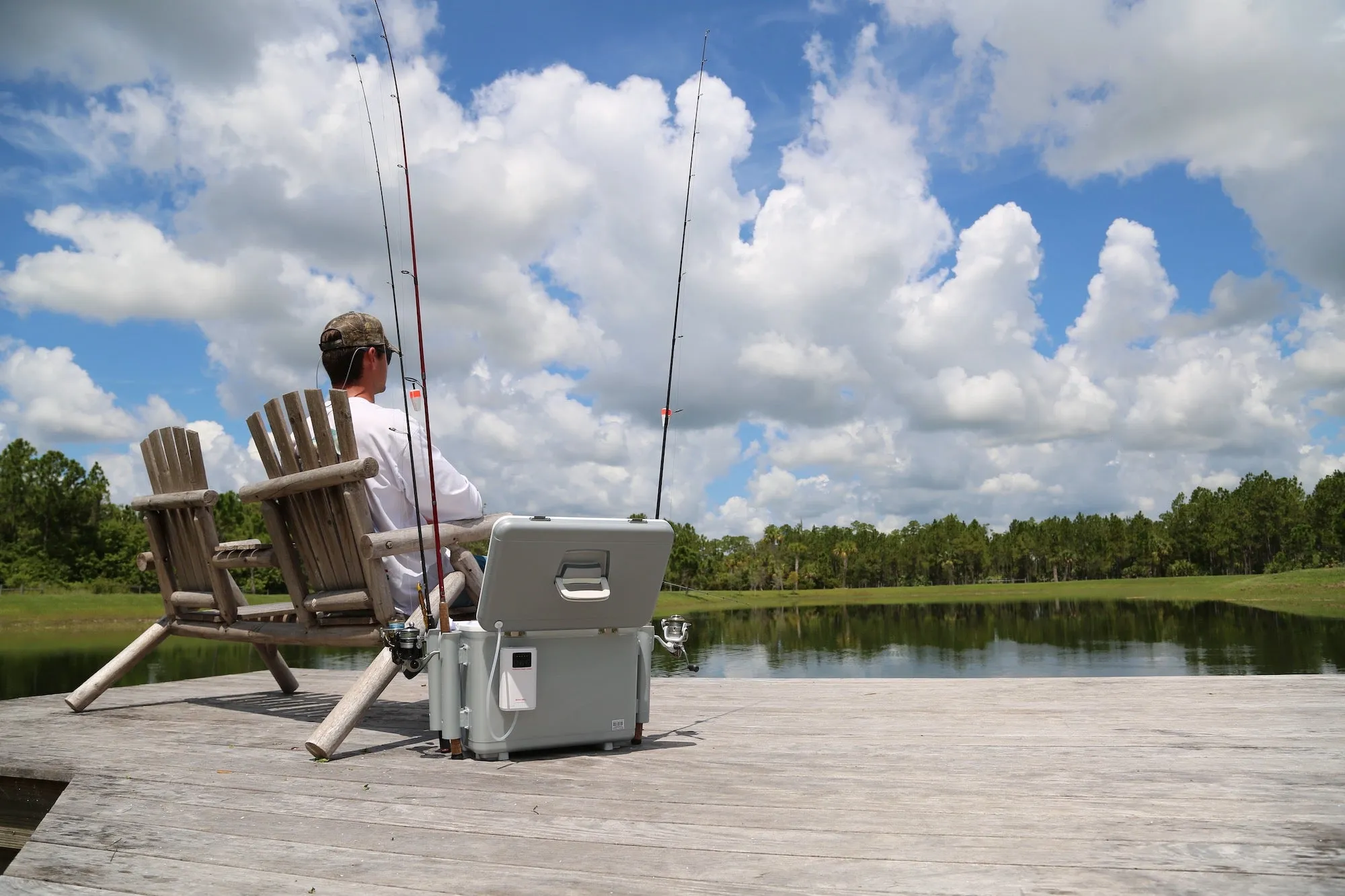 Engel 30Qt Live bait Pro Cooler with AP4 XL Rechargeable Aerator, Rod Holders & Stainless Hardware